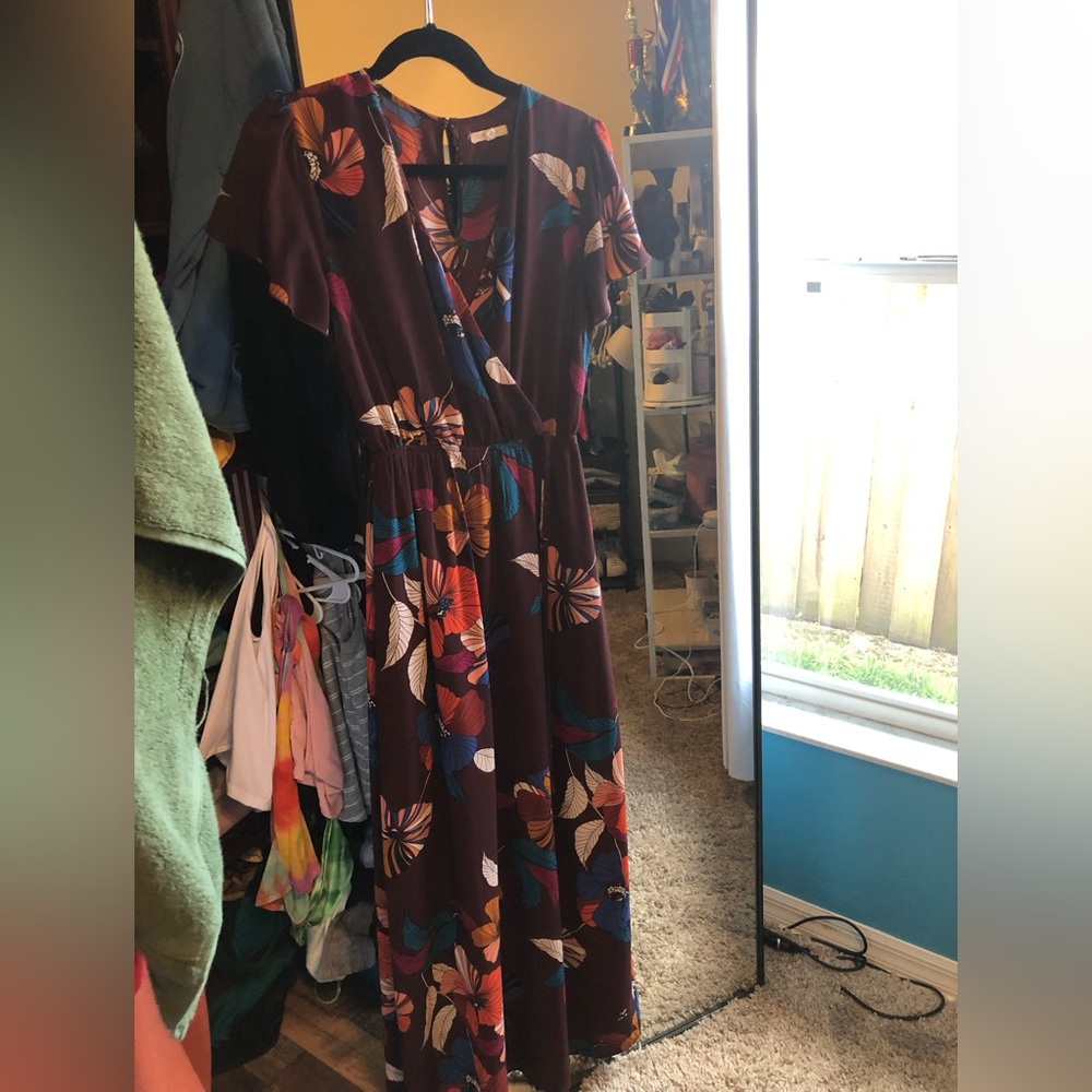 Maurices brown floral pattern, XS floor length dress. Wears as a SMALL.